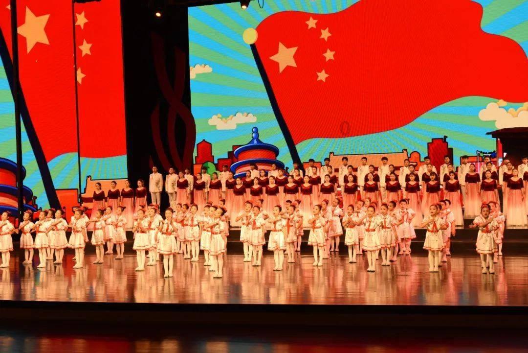 粘鼠板能不能粘蟑螂呢？游戏画面